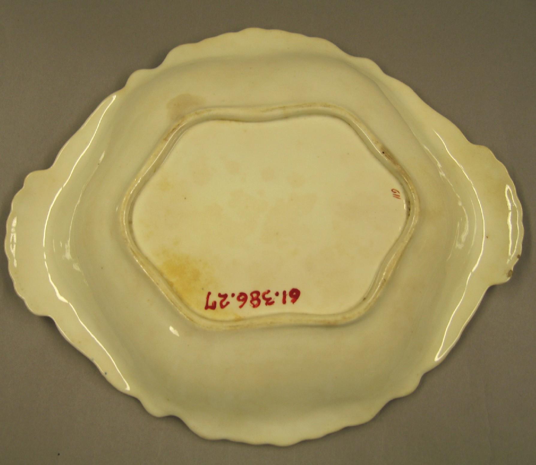 1961.0386.027 Porcelain dish (underside)
