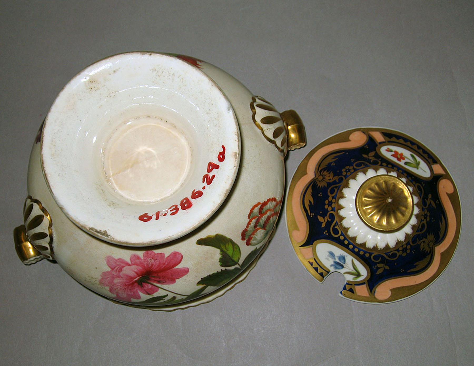 1961.0386.029 A, B Bone-china sauce tureen (view of underside and cover)