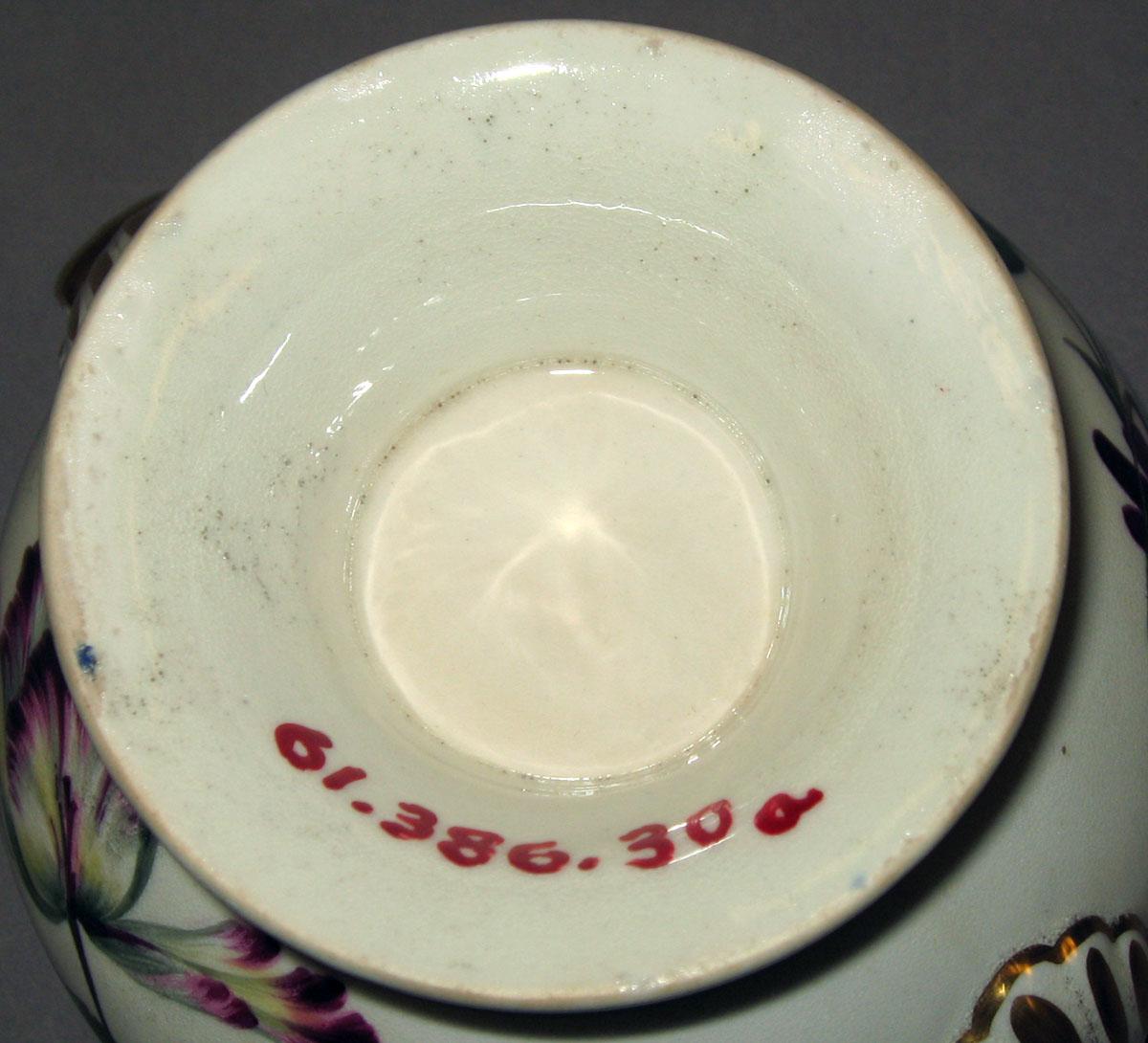1961.0386.030 A, B Bone china sauce tureen (underside)