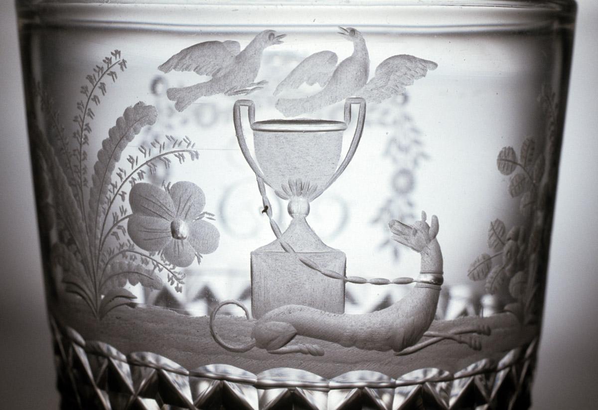1955.0004 Glass tumbler (detail 1)