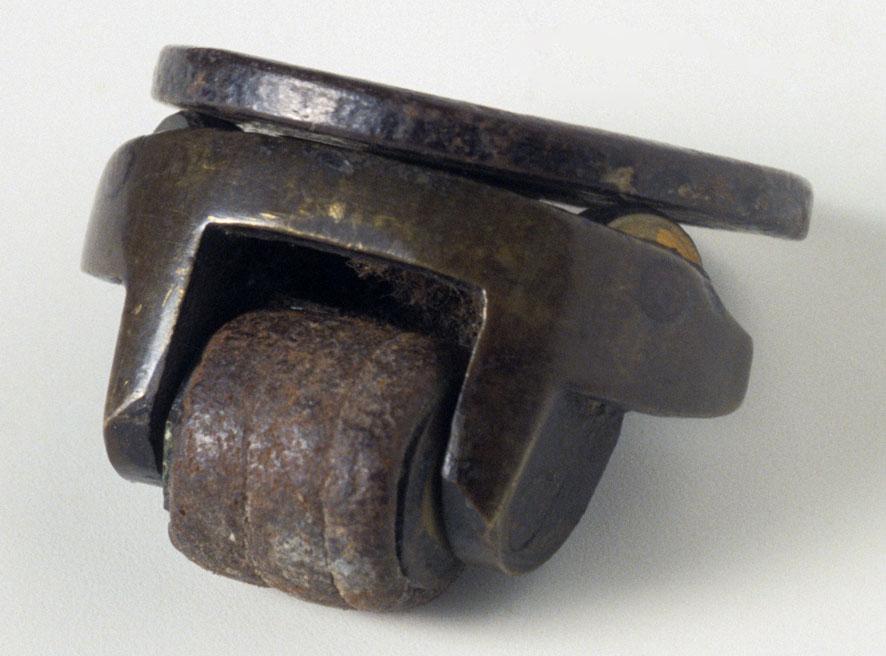 1961.0425 Plate latch detail