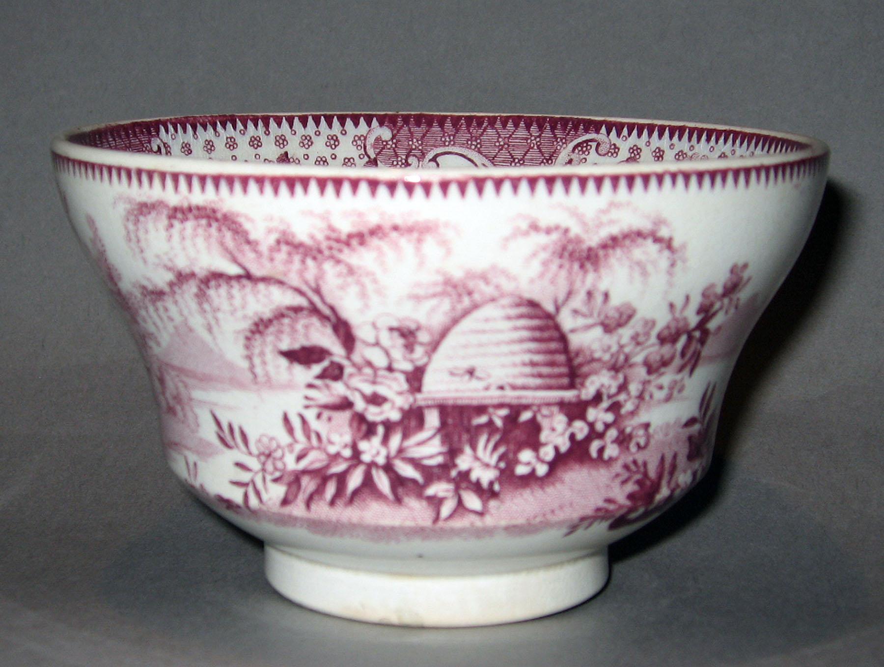 1961.0444.001 Earthenware teabowl