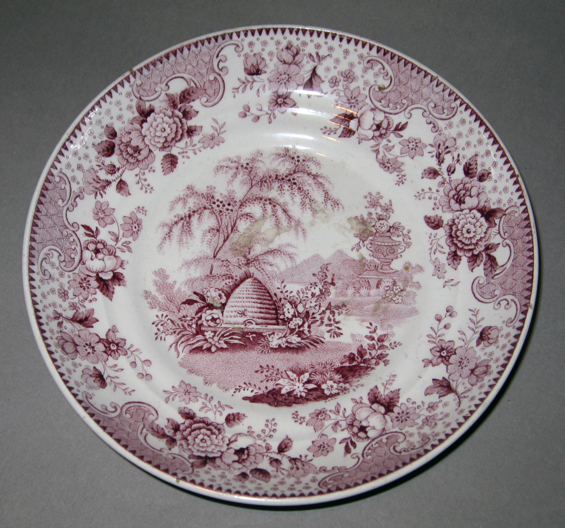 1961.0444.002 Earthenware saucer
