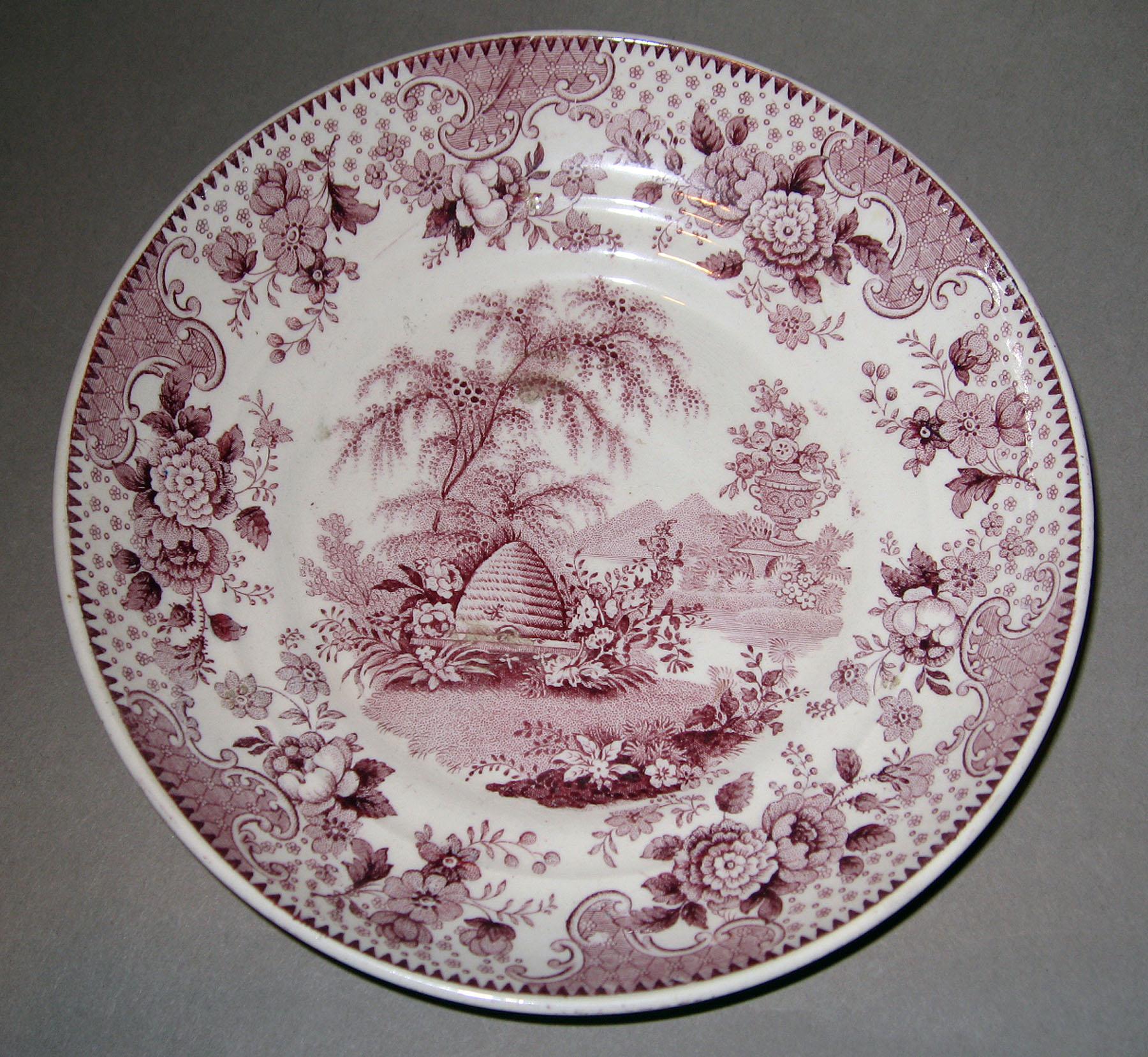 1961.0444.003 Earthenware saucer