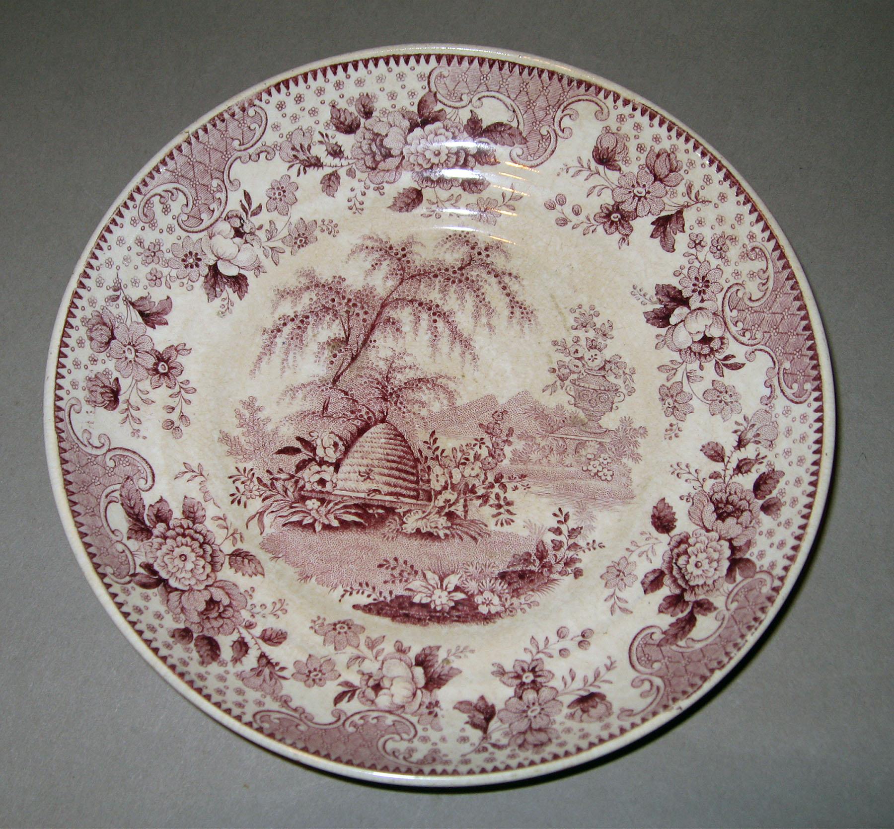 1961.0444.004 Earthenware saucer