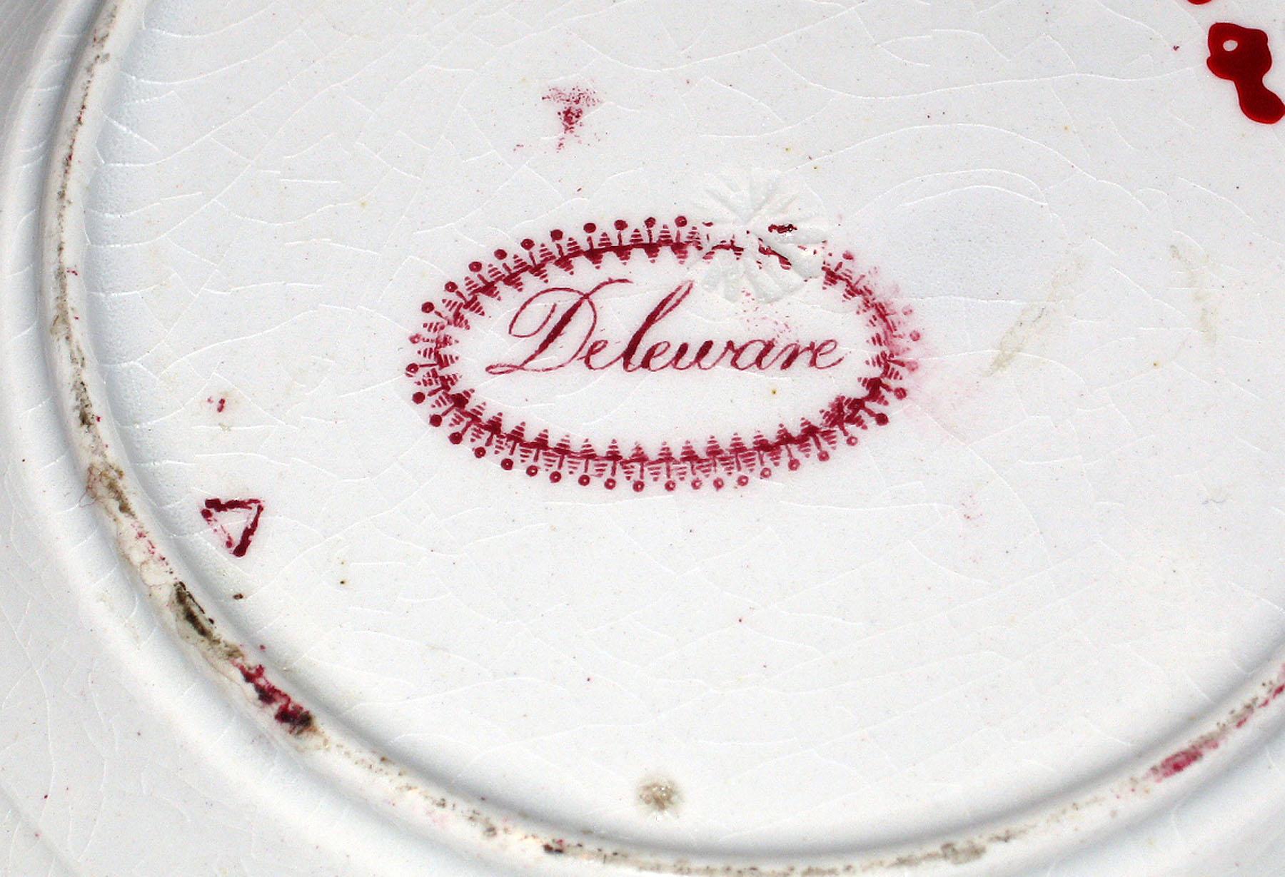 1961.0445.001 Earthenware saucer, detail