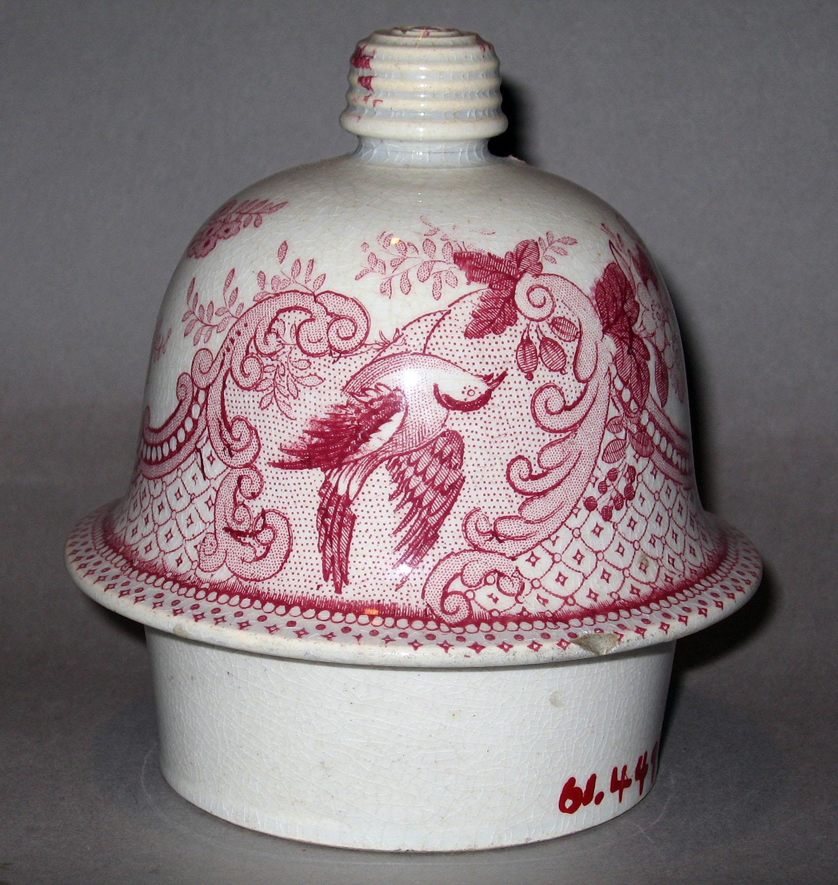 1961.0449 Earthenware lid