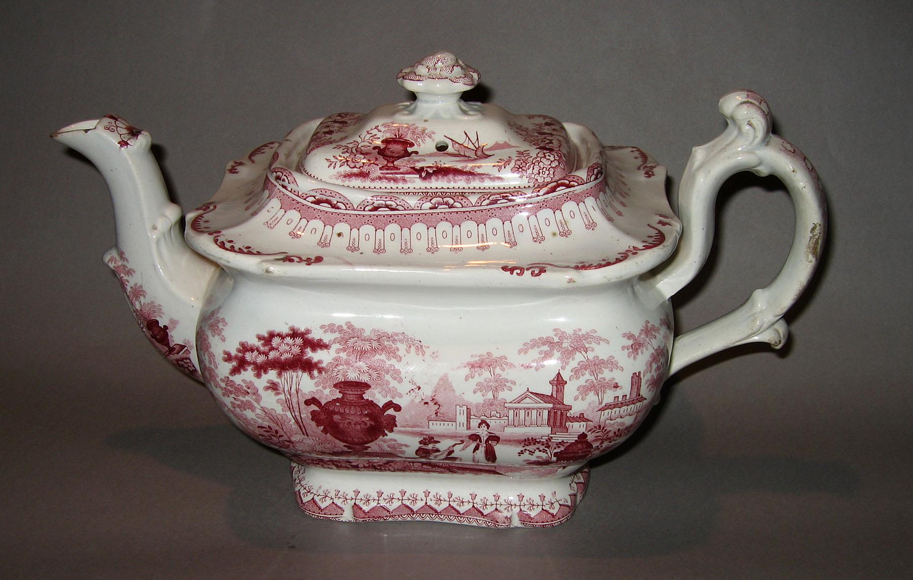 1961.0460 Teapot with 1961.0461 teapot cover