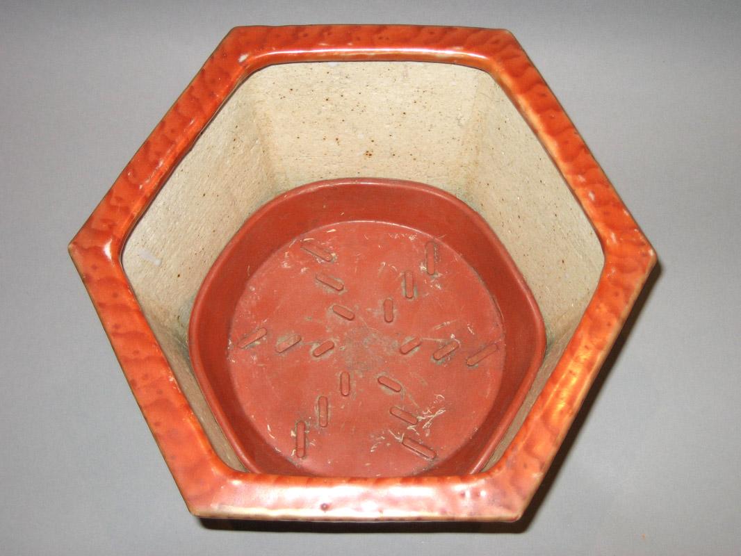 1961.0468.001 Flower container interior2