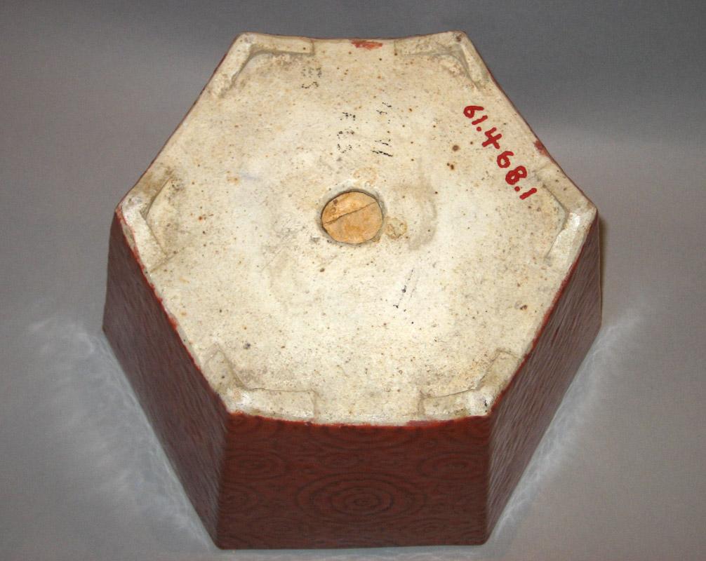 1961.0468.001 Flower container underside