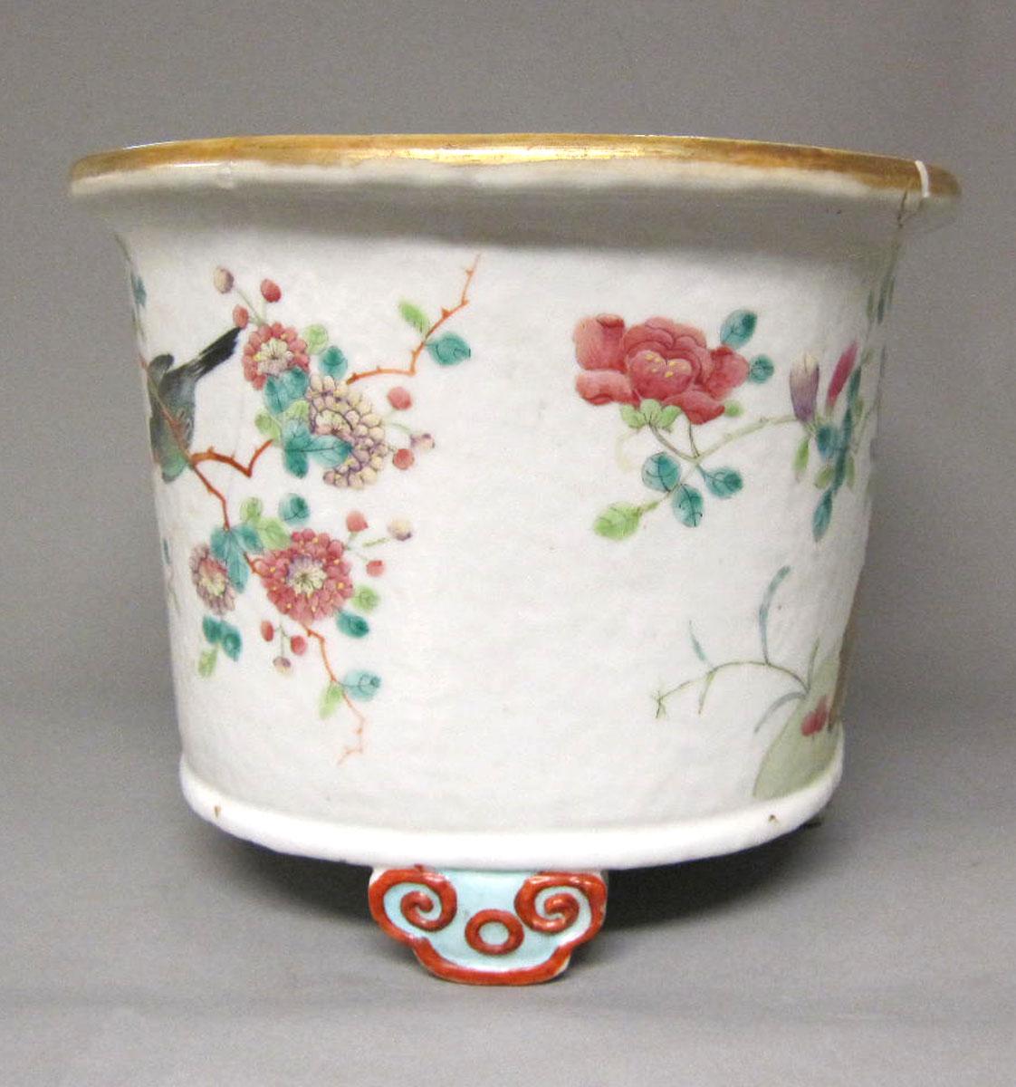 1961.0470.001 Porcelain flower container face two