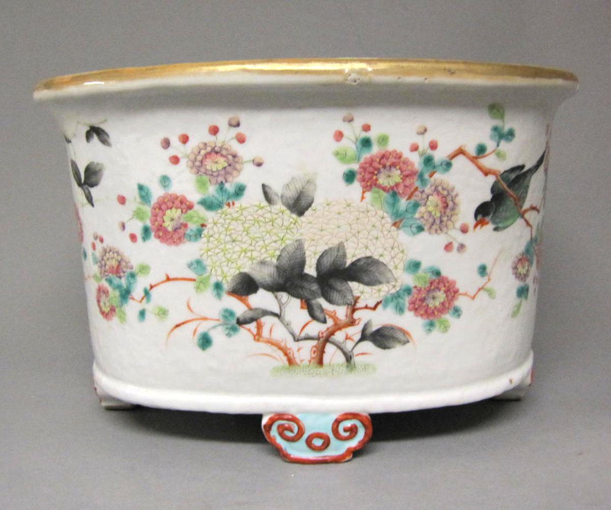 1961.0470.001 Porcelain flower container face three