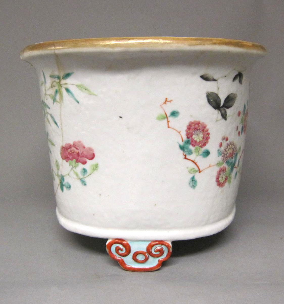 1961.0470.001 Porcelain flower container face four