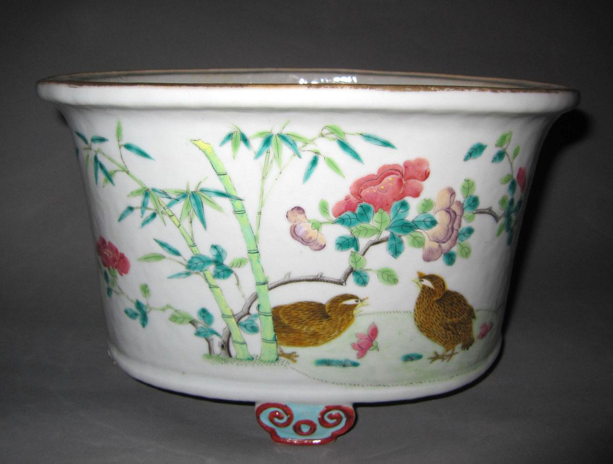 1961.0470.002 Porcelain flower pot
