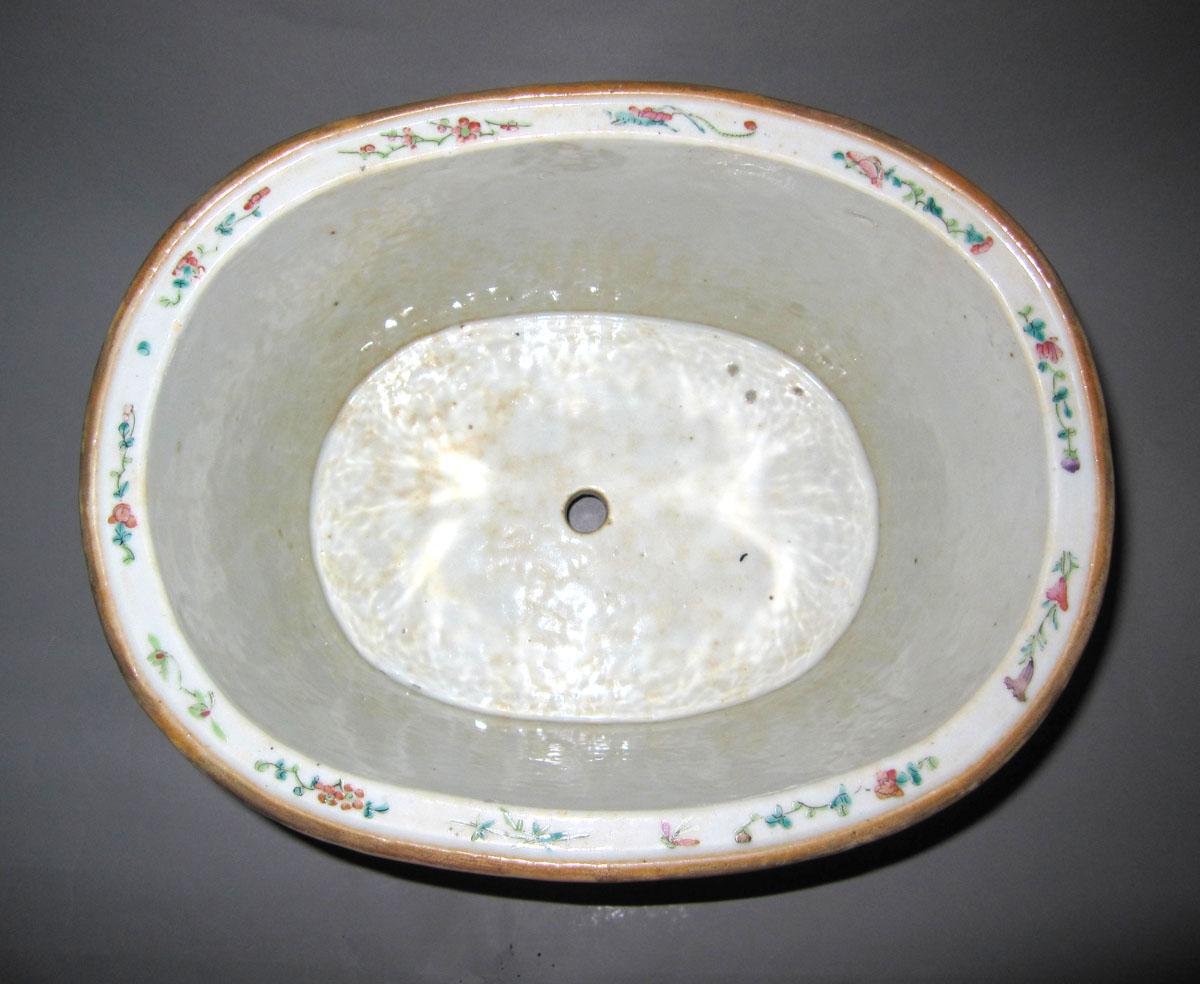 1961.0470.002 Porcelain flower pot top