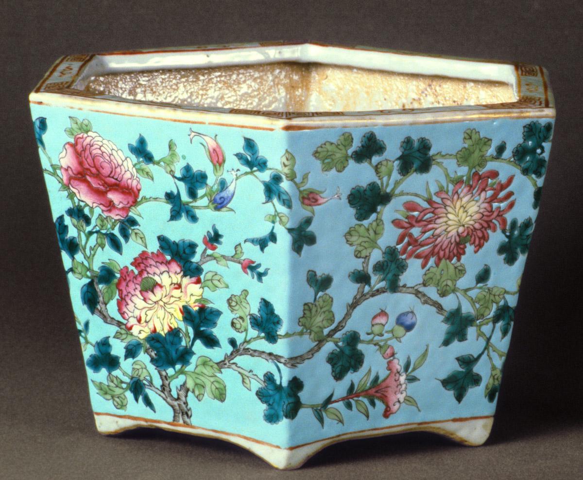1961.0471.001 Flower container, view 2