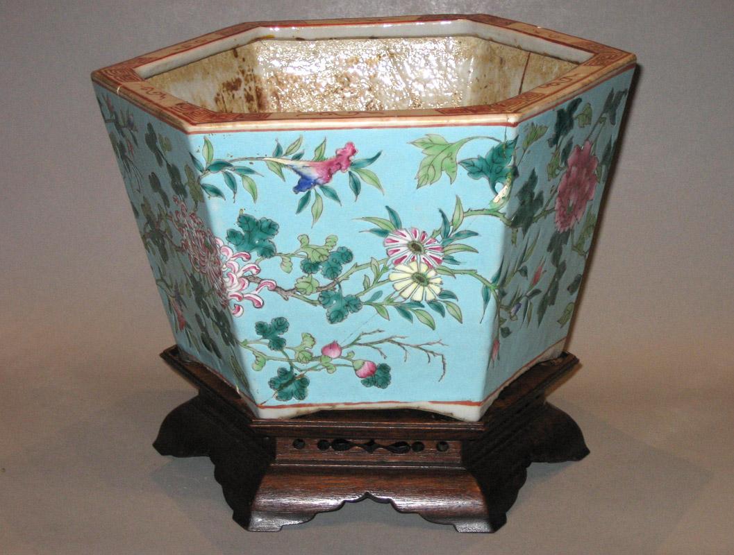 1961.0471.001 Flower container