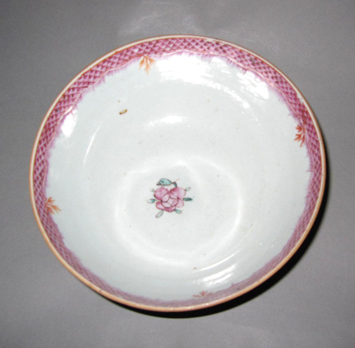 1961.0472 Porcelain bowl top