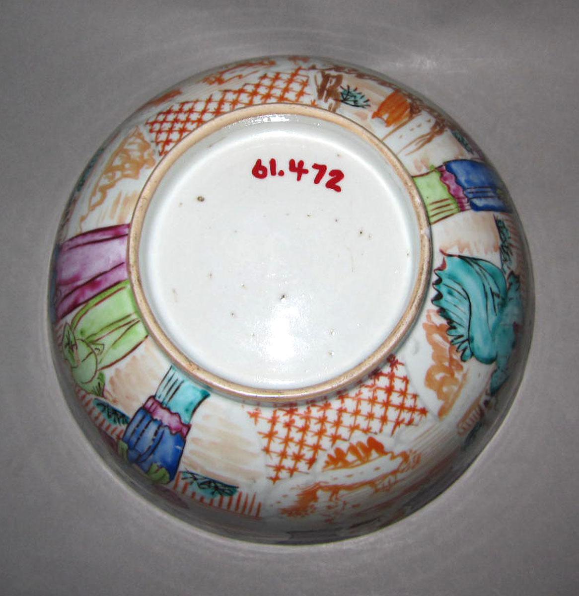 1961.0472 Porcelain bowl underside