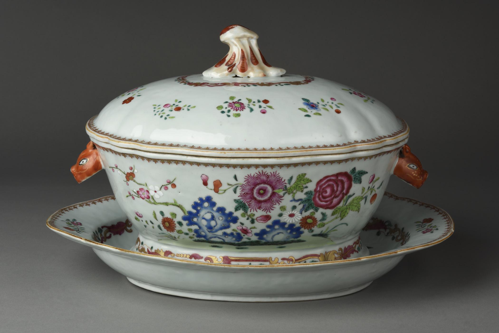 1961.0473 A Tureen, B Lid, 1961.0474 Tureen stand, view 1