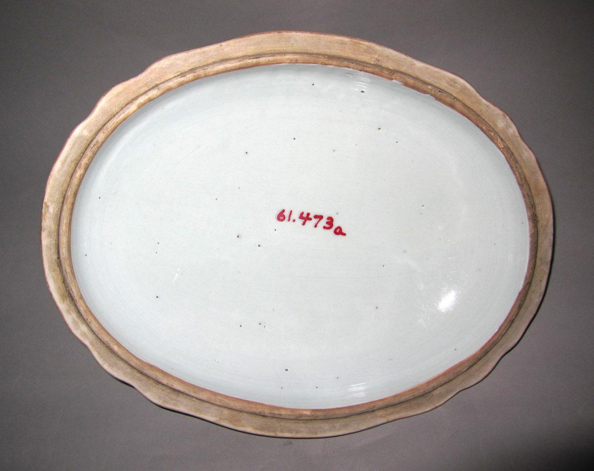 1961.0473 A Porcelain tureen cover underside