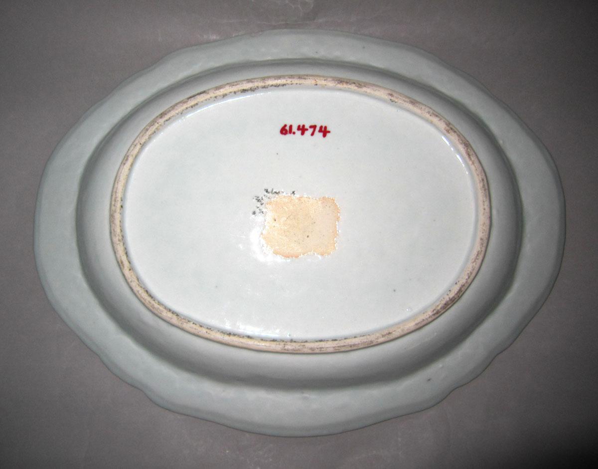 1961.0474 Porcelain tureen stand underside