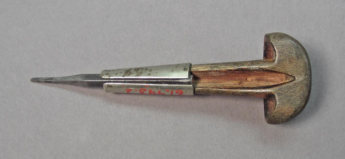 1961.0493.002, Burin, side 2