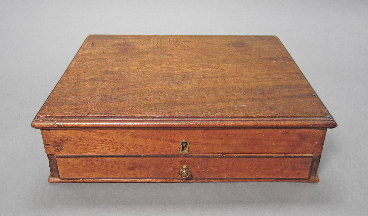 1961.0493.015, Tool box, angle