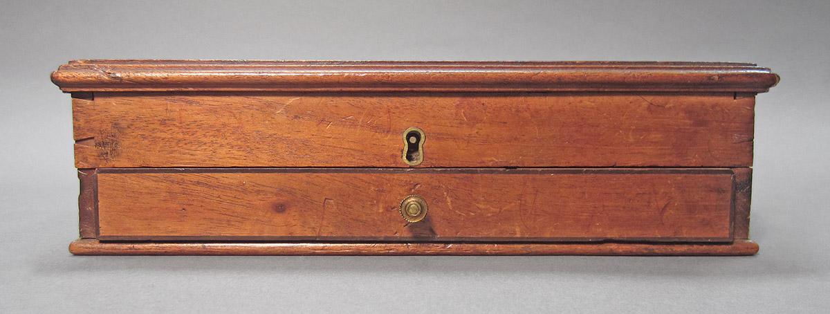 1961.0493.015, Tool box, front