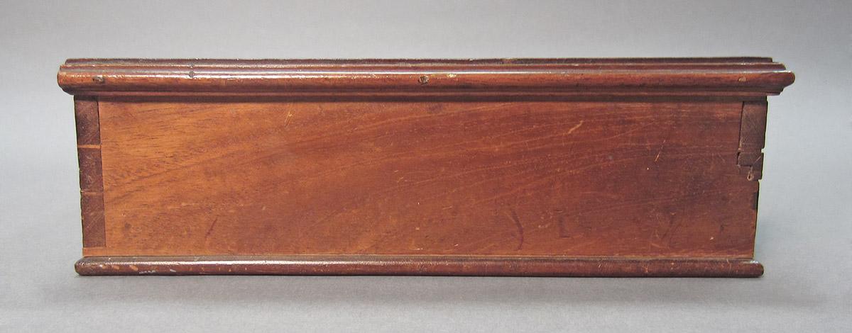 1961.0493.015, Tool box, side