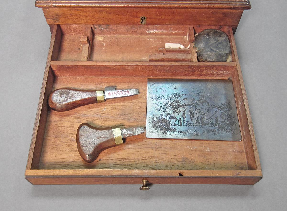 1961.0493.015, Tool box, inside drawer