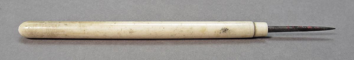 1961.0493.020, Burin, side 2