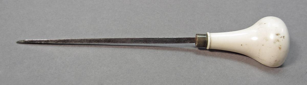 1961.0493.021, Burin, side 2