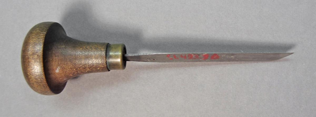 1961.0493.030, Burin, side 2