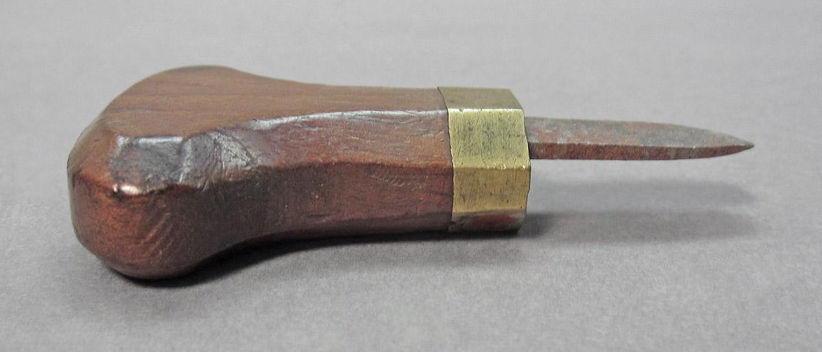 1961.0493.038, Engraving tool, side 2