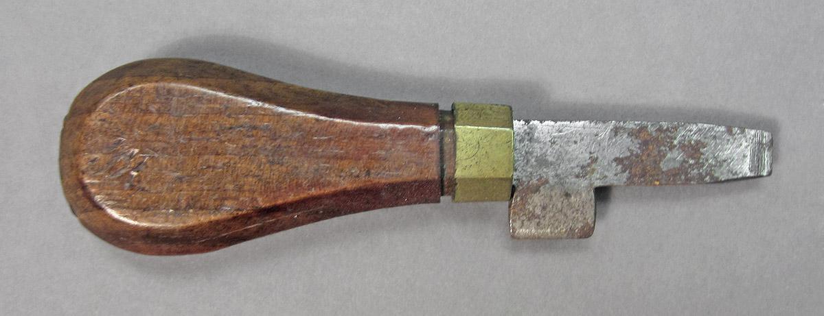 1961.0493.039, Engraving tool, side 1