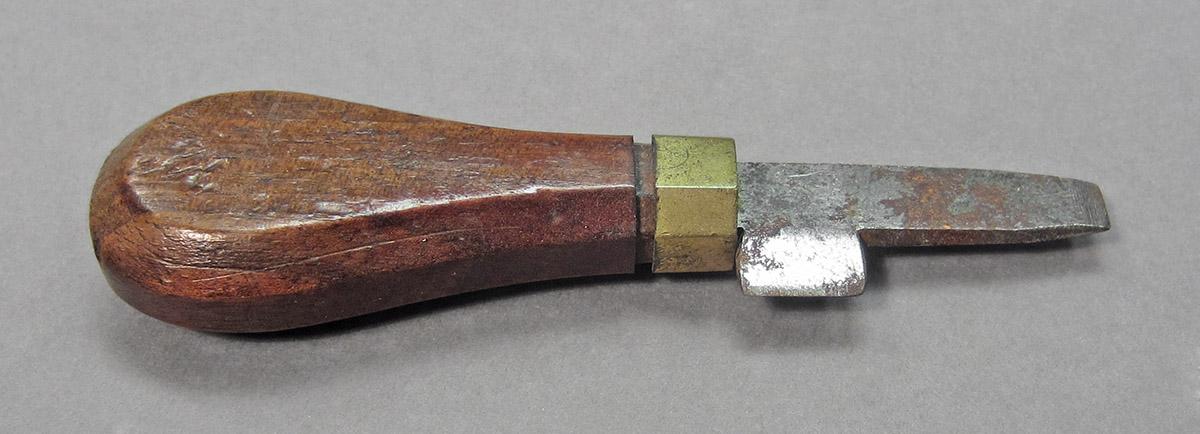 1961.0493.039, Engraving tool, side 2