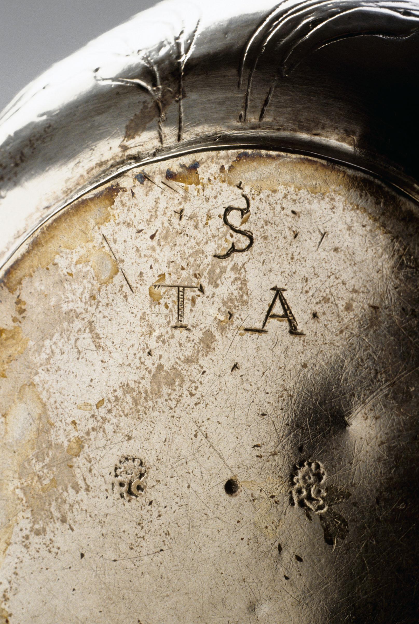 1961.0504 Caudle cup, detail 4
