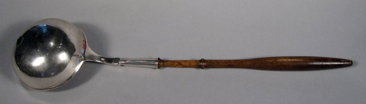1961.0505 Ladle underside