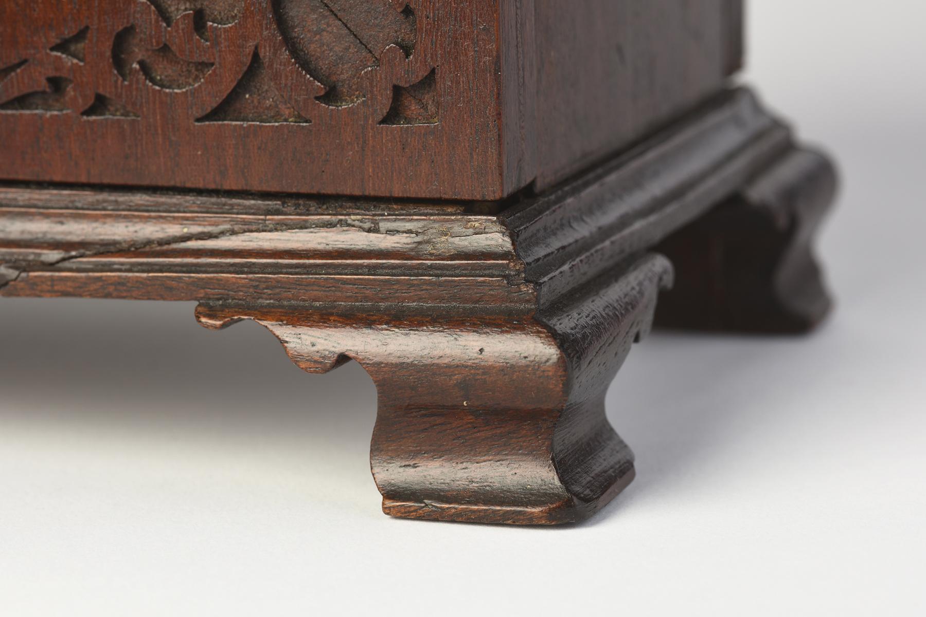 1961.0516 Clock, detail 3