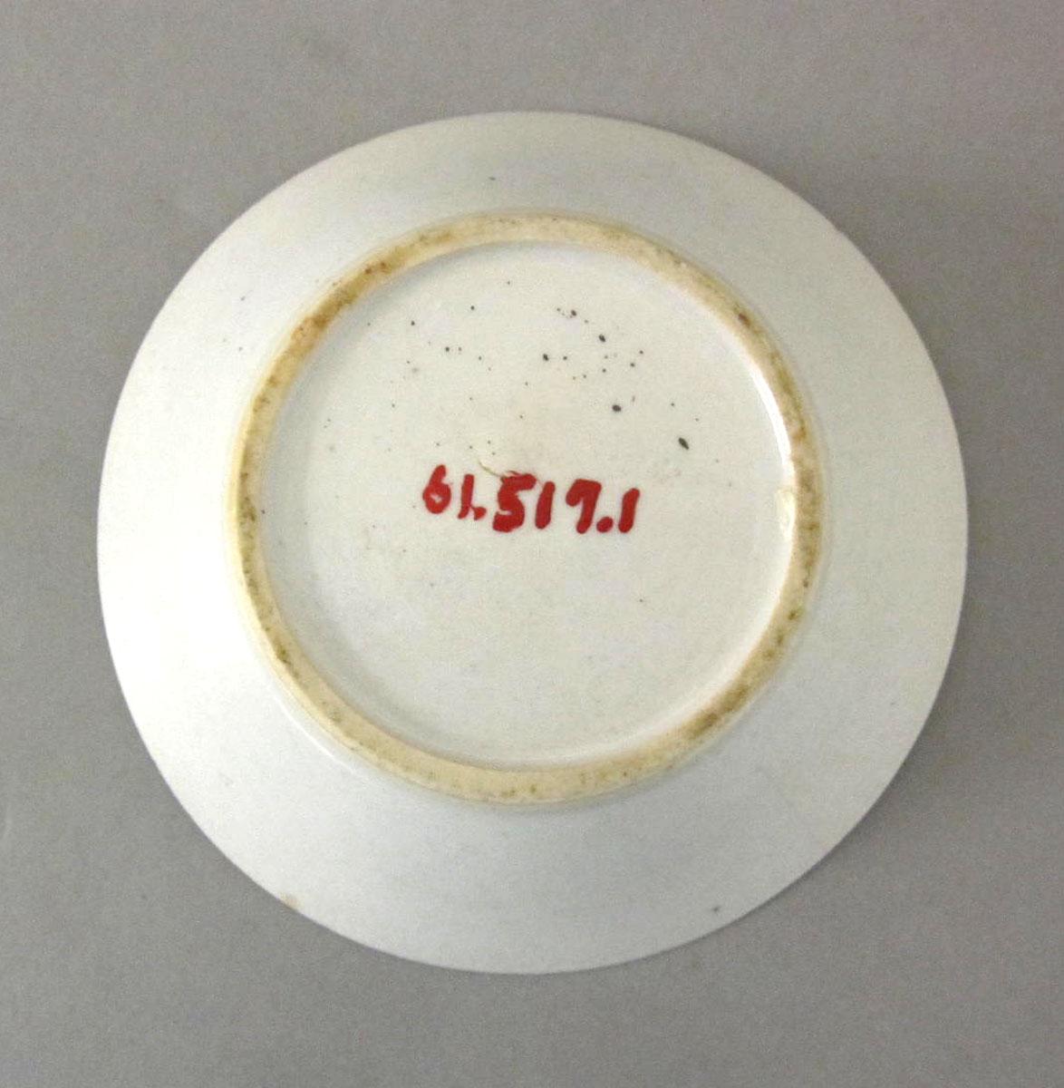 1961.0517.001 Porcelain saucer underside