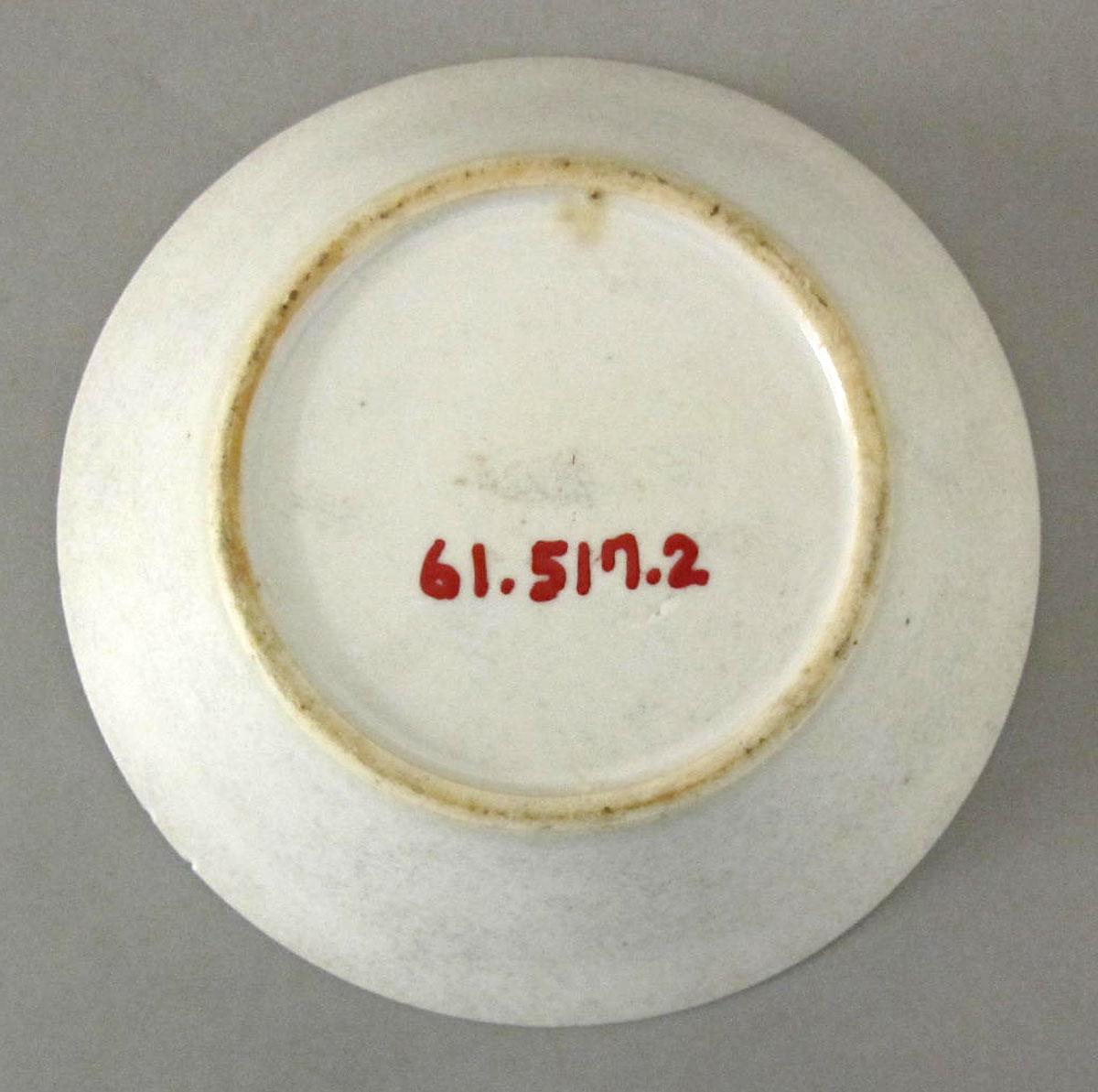 1961.0517.002 Porcelain saucer underside