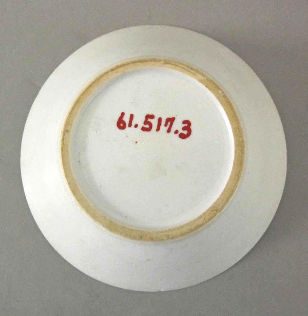 1961.0517.003 Porcelain saucer underside