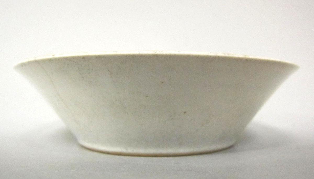 1961.0517.007 Porcelain saucer side