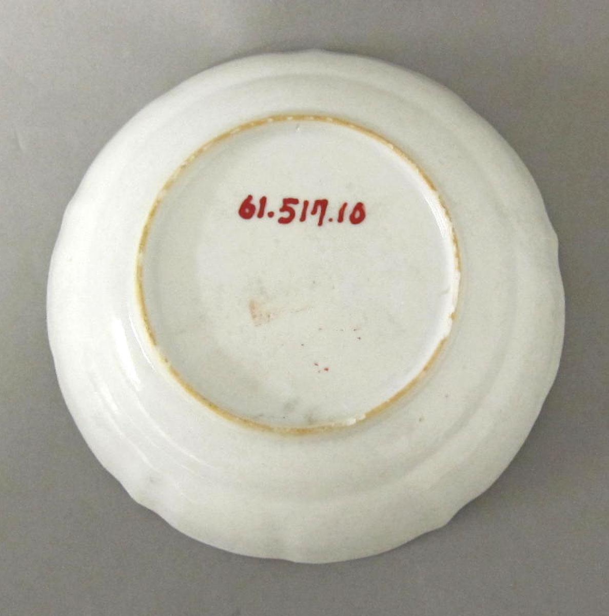 1961.0517.010 Porcelain saucer underside