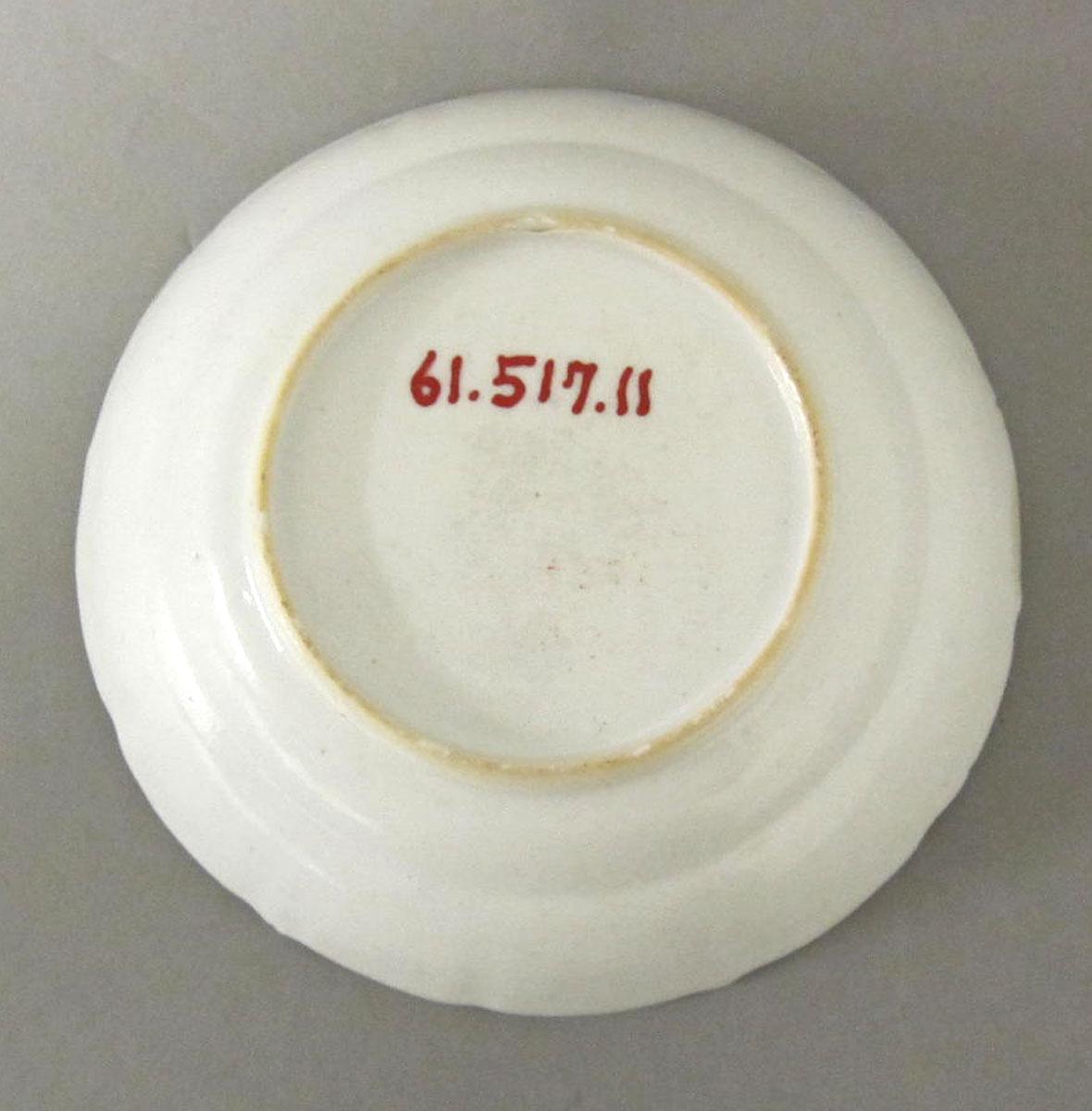 1961.0517.011 Porcelain saucer underside