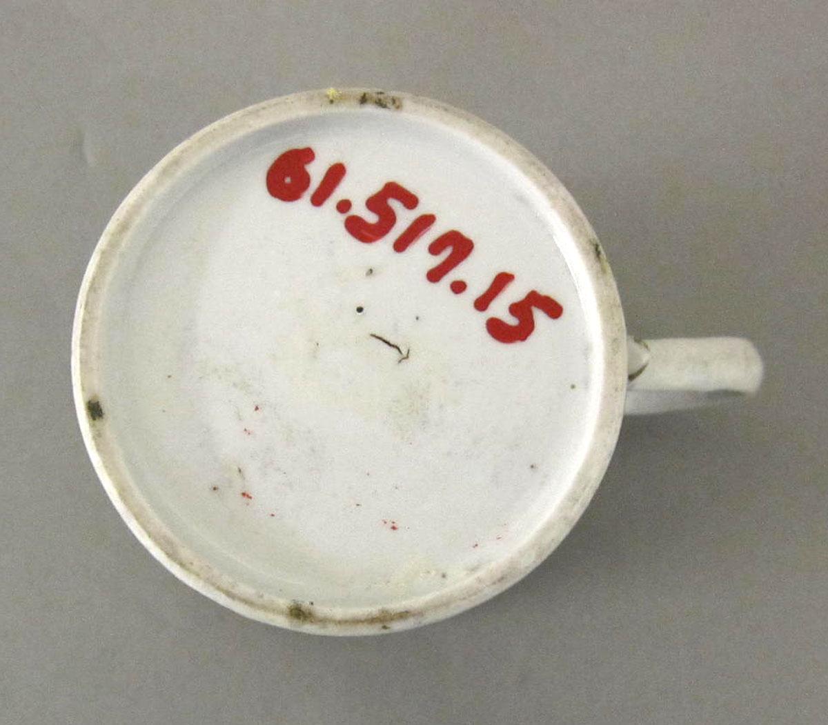 1961.0517.015 Porcelain coffee cup underside