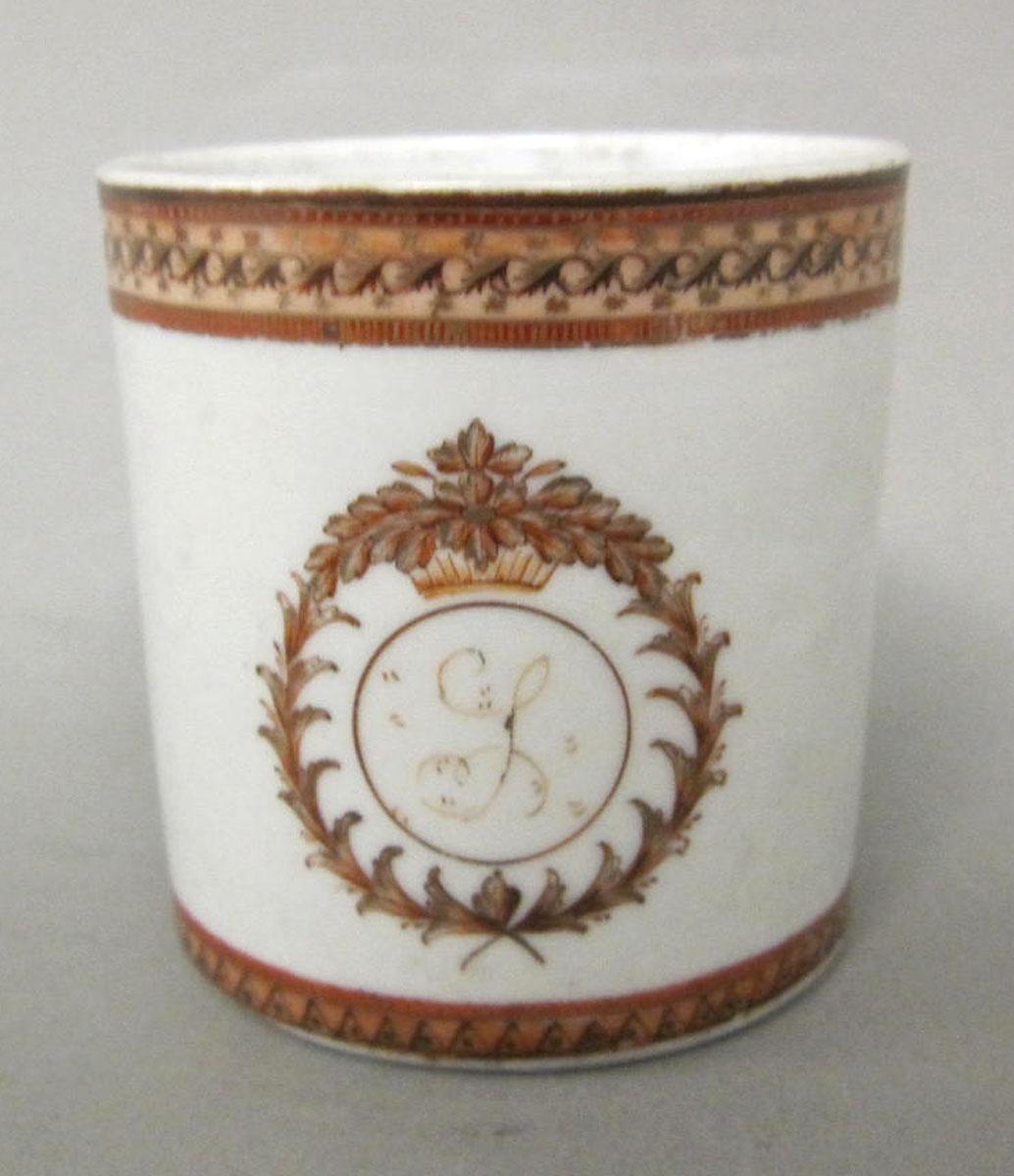 1961.0517.016 Porcelain coffee cup medallion