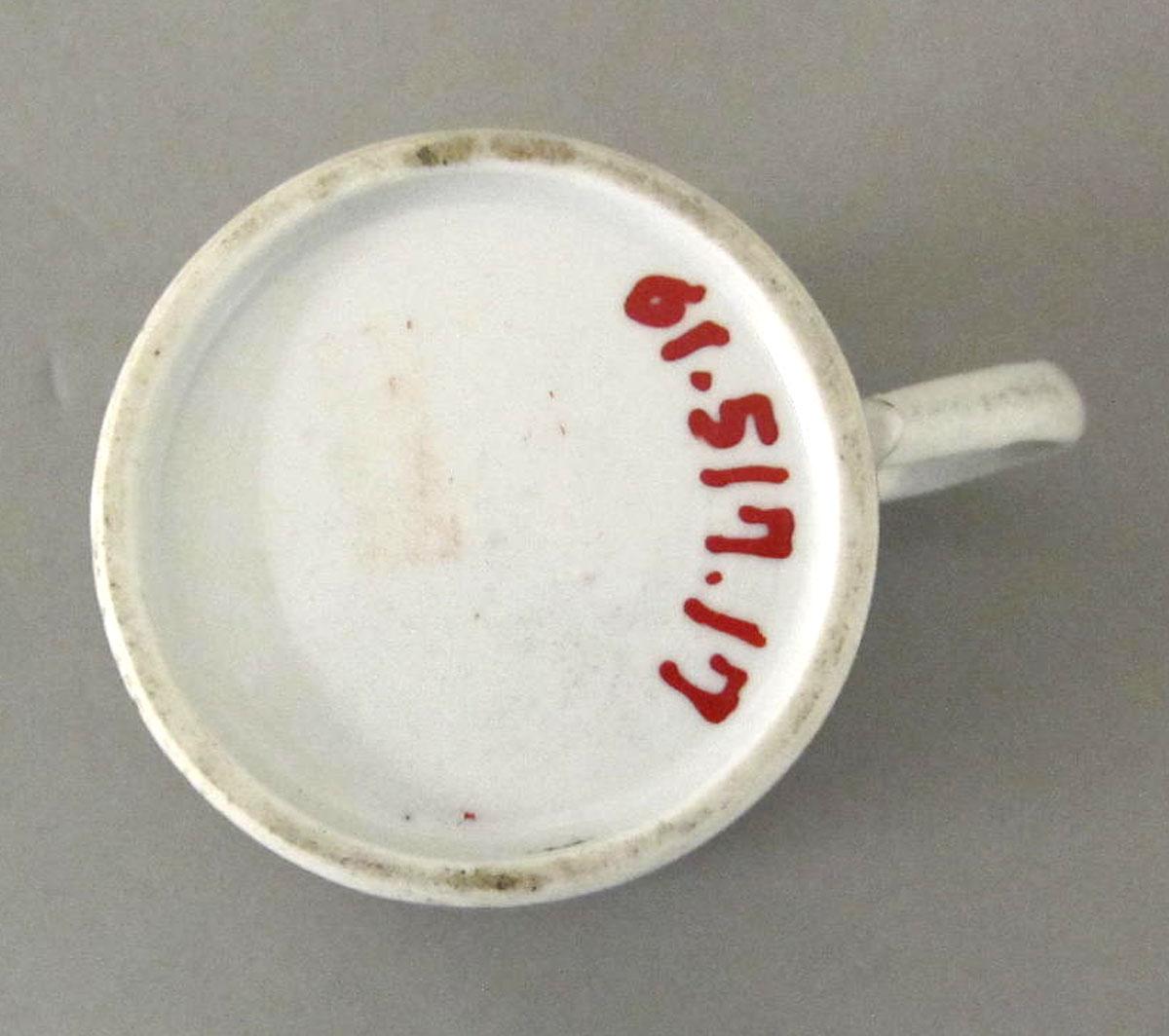 1961.0517.017 Porcelain coffee cup underside