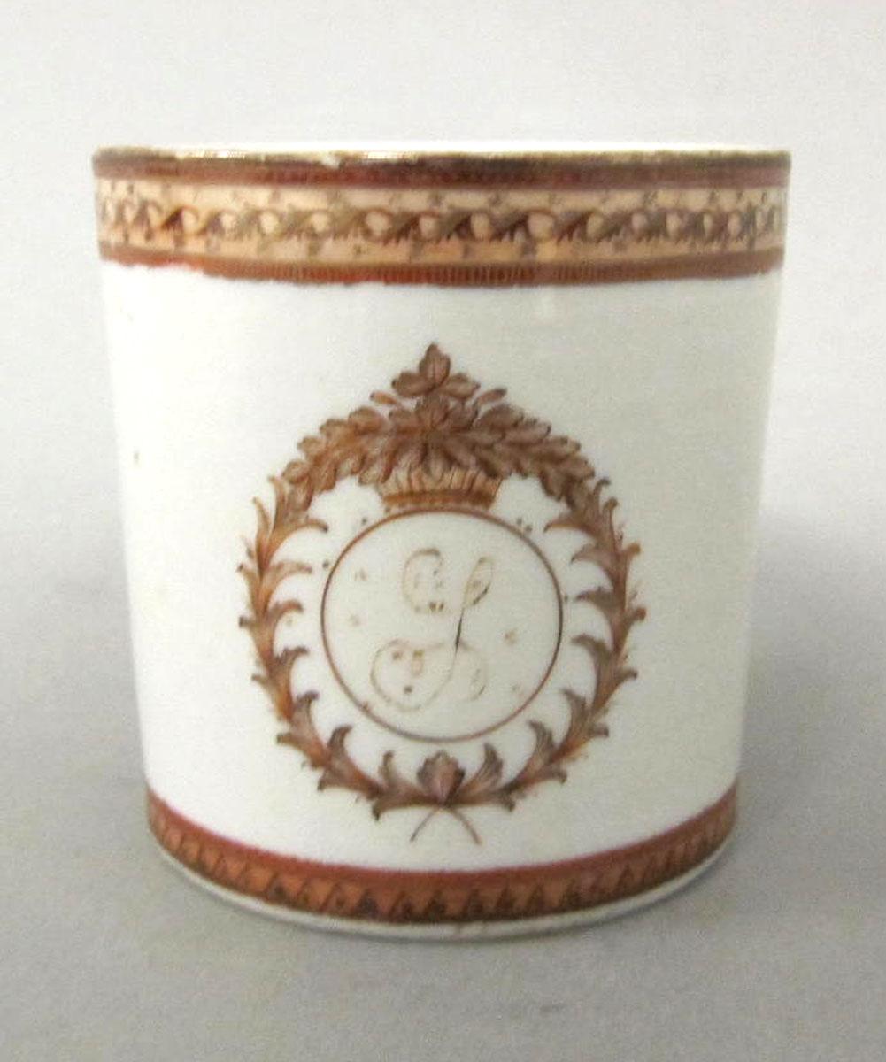 1961.0517.018 Porcelain coffee cup medallion